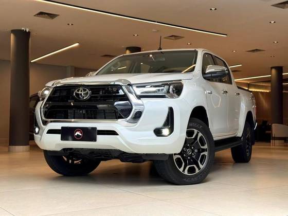 TOYOTA HILUX 2.8 D-4D TURBO DIESEL CD SRX 4X4 AUTOMÁTICO TOYOTA HILUX 2.8 D-4D TURBO DIESEL CD SRX 4X4 AUTOMÁTICO